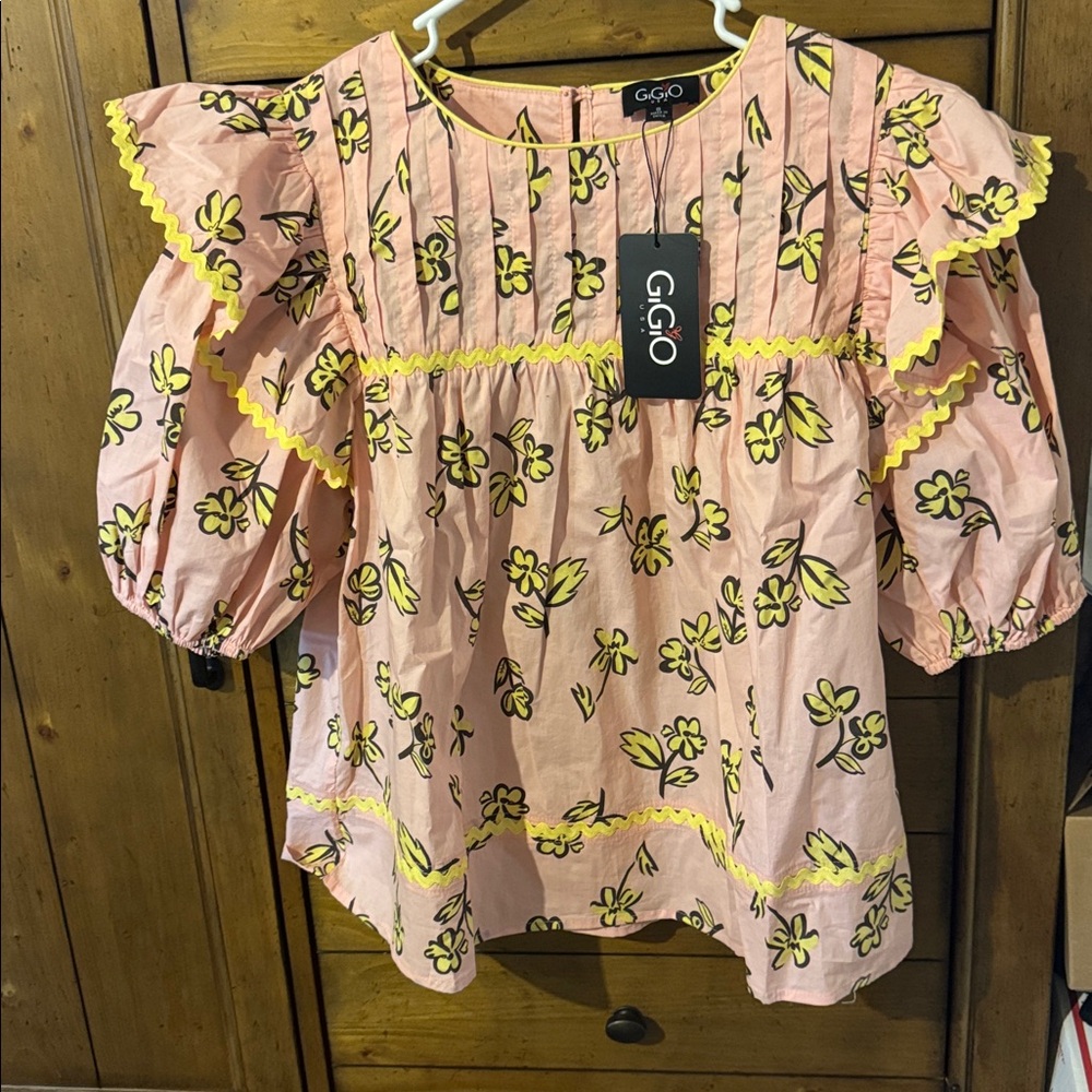 Gigo USA Pink Floral Top